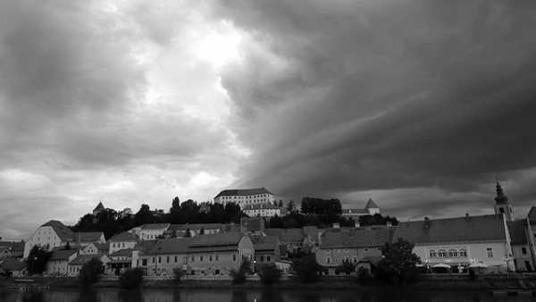 செயற்கைக்கோள் செயற்கைக்கோள்