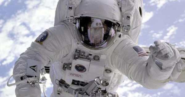 போலி விண்வெளி வீரர்