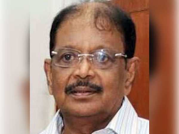  காலில் விழுந்தார் 