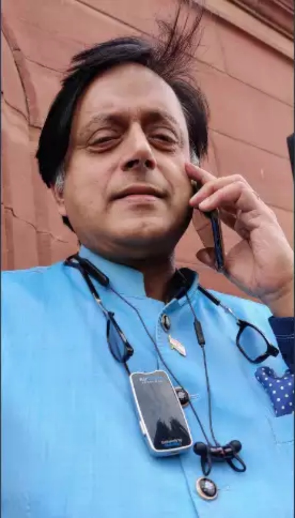 சசி தரூர்