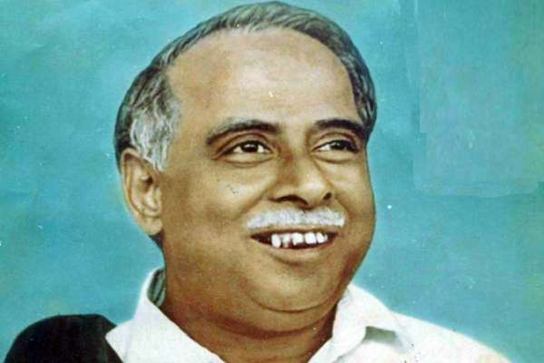  அண்ணா பற்றி அவதூறு 