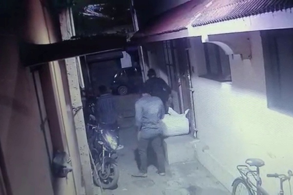 ஆவணங்கள் ஒப்படைப்பு 