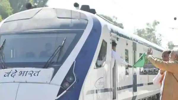வந்தே பாரத் விரைவு ரயிலின் சிறப்பம்சங்கள் 