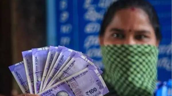 குடும்பத் தலைவிக்கு மாதம் ரூ 1000 குடும்பத் தலைவிக்கு மாதம் ரூ 1000