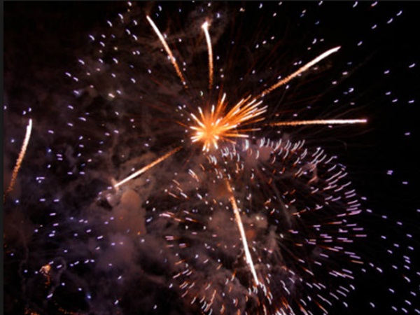 பட்டாசு வெடிப்பது ஏன்