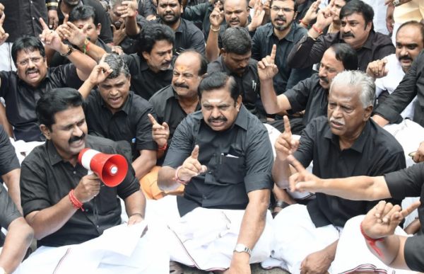 உன்னிப்பாக கவனித்த தலைமை 