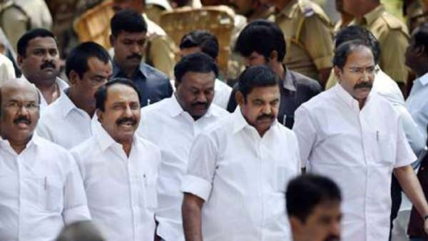  அமளி + துமளி