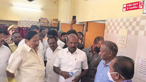 தள்ளிநின்ற கட்சியினர் 