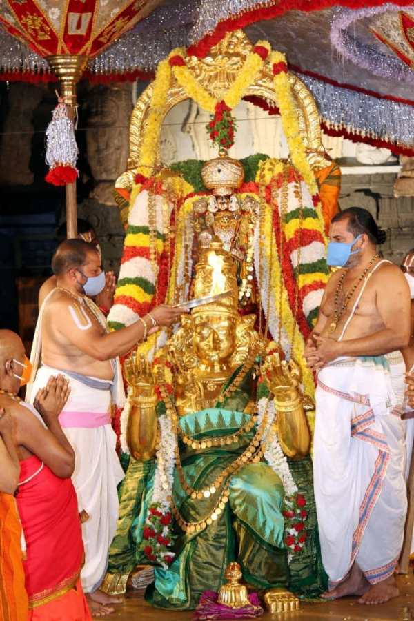 நள்ளிரவு வரை அன்னதானம் 