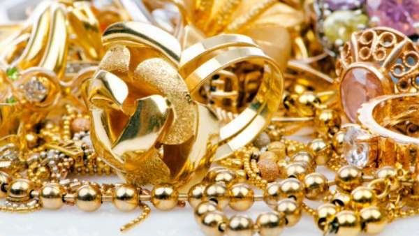 7 பவுன் நகை வாங்கியதாக.. 