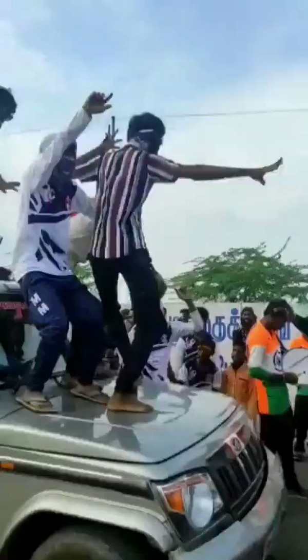 கார்களில் ஏறி நின்றால் கைது 