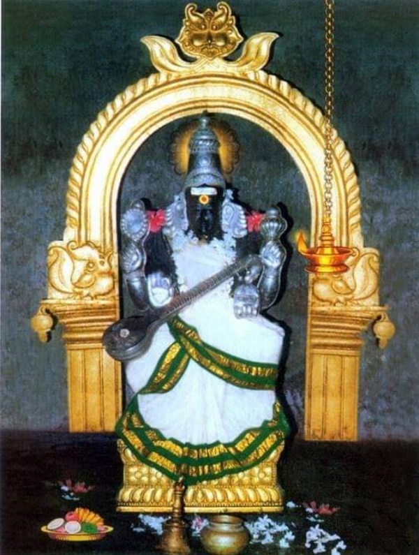 ஒட்டக்கூத்தர் பூஜித்த கூத்தனூர் சரஸ்வதி ஒட்டக்கூத்தர் பூஜித்த கூத்தனூர் சரஸ்வதி