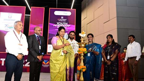 நிரம்பி வழிந்த கூட்டம் 