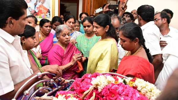 வாழ்த்து மழை 