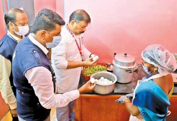 ஊழியர்கள் ஊழியர்கள்