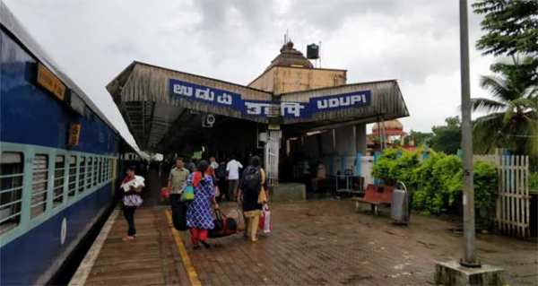 டிக்கெட் இன்றி பயணம் 