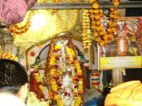  பிச்சைப்பாத்திரம் ஏந்திய இறைவன்