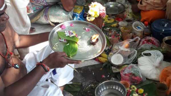 முன்னோர்களுக்கு படையல் 