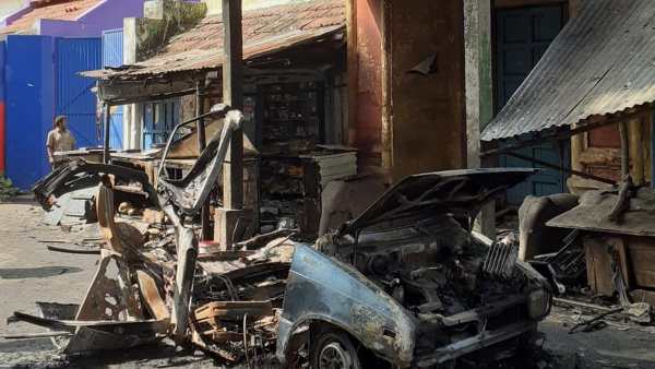  சிலிண்டர் வெடிப்பு 