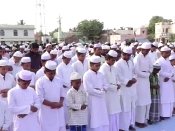 ஆழமான பாச உணர்வுடன்