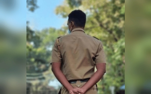 போலீசார் மிரட்டல் போலீசார் மிரட்டல்