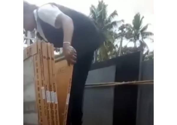  நோக்குக்கூலியும் கேரளாவும்... 