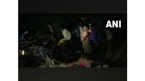 டிராக்டர் கவிழ்ந்தது டிராக்டர் கவிழ்ந்தது