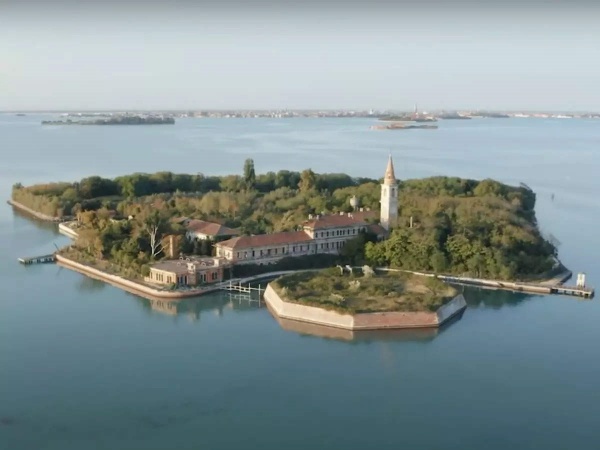 மர்ம தீவு