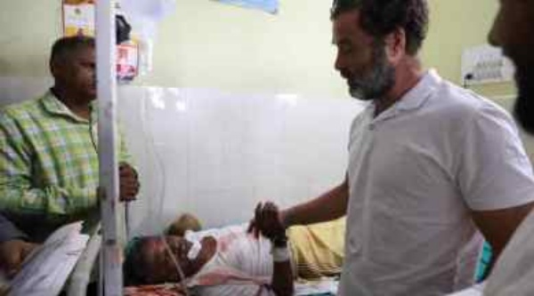 4 பேரை தாக்கிய மின்சாரம்