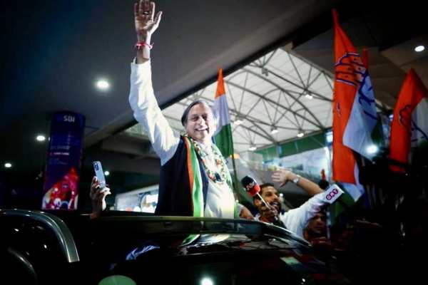 சசி தரூர் பிரச்சாரம் 