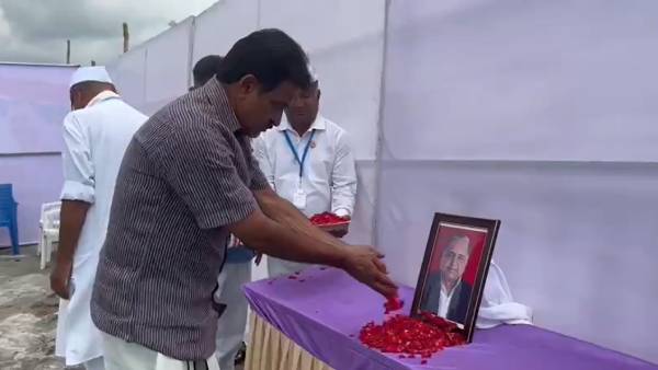  காலமானார்