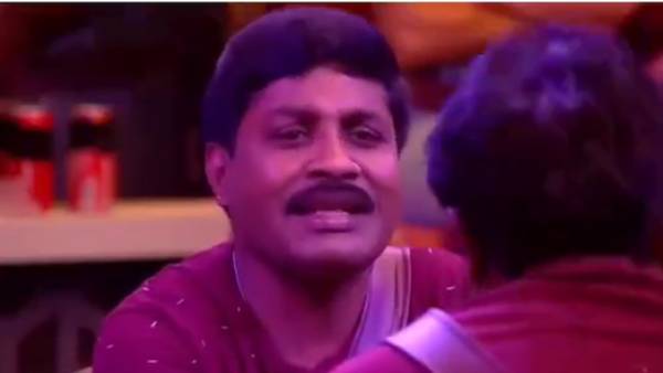 சமூக வலைத்தள பிரபலம்