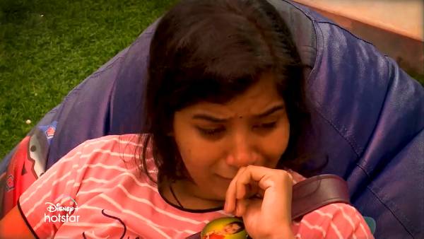 தனலட்சுமி அழுகை