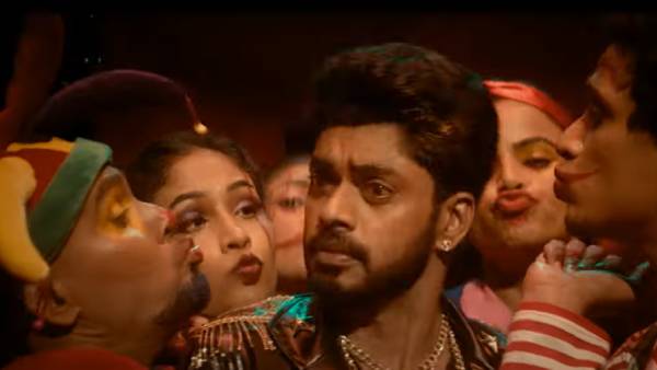 நச்சுன்னு இருக்கும் நக்கு பாட்டு