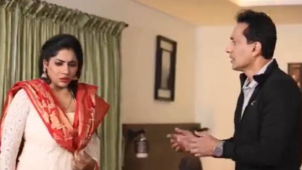 கோபியை அடித்த ராதிகா கோபியை அடித்த ராதிகா