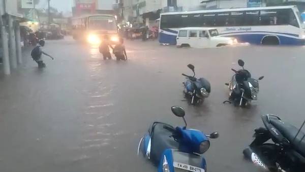 குளம்போல் தேங்கிய மழை நீர் குளம்போல் தேங்கிய மழை நீர்