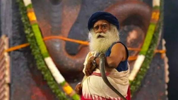 பாம்புடன் பங்கேற்ற ஜக்கி வாசுதேவ்