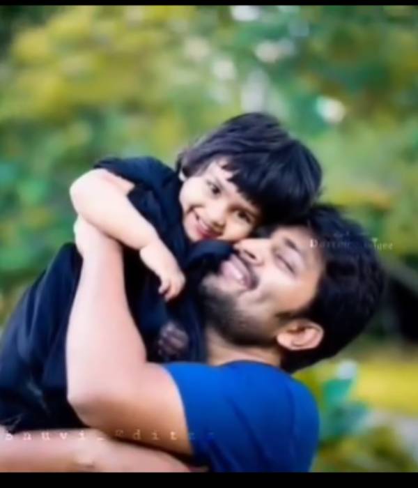 குழந்தையின் மீது அன்பு குழந்தையின் மீது அன்பு