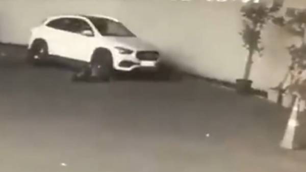 மனைவி மீது காரை ஏற்றினார்