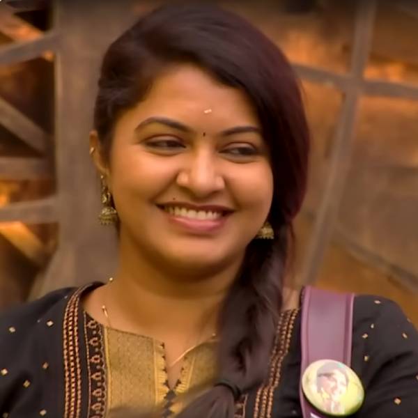 முதல் சீரியலில் காதல்