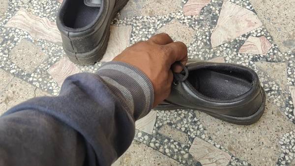 ஷூவுக்குள் பாம்பு 