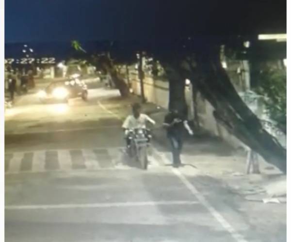 செல்போன் பறிப்பு 