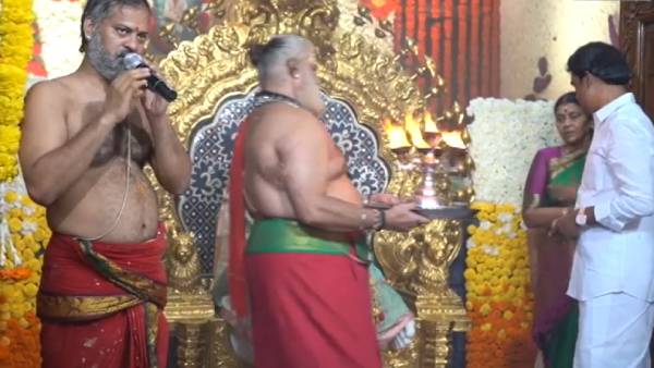 துர்கா ஸ்டாலின் வழிபாடு துர்கா ஸ்டாலின் வழிபாடு