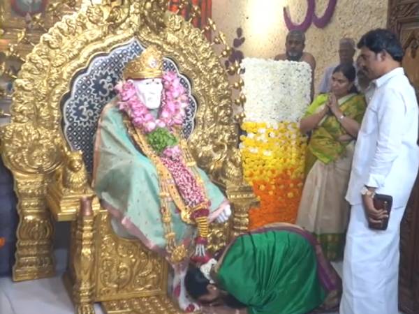 குடும்பத்துடன் வழிபாடு குடும்பத்துடன் வழிபாடு