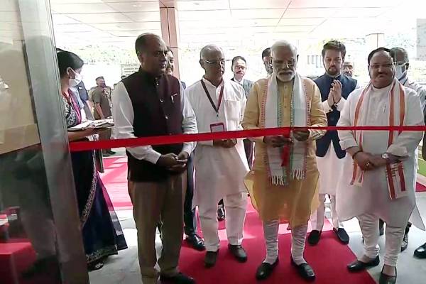  எய்ம்ஸ் மருத்துவமனையை பார்வையிட்ட மோடி