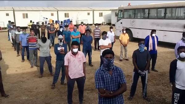 சிக்கும் தமிழர்கள் 