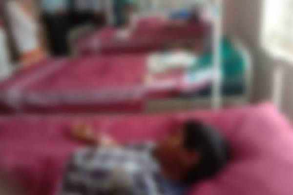 11 சிறுவர்களுக்கு சிகிச்சை 