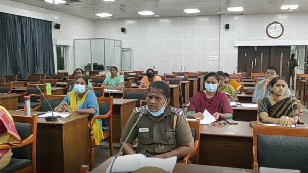  தமிழக அரசு அதிகாரிகள்