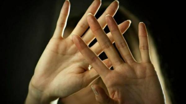 கணவரிடம் புகார் சொன்ன பெண் கணவரிடம் புகார் சொன்ன பெண்