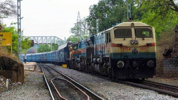 எம்எல்ஏக்களின் ரயில் பயணம் எம்எல்ஏக்களின் ரயில் பயணம்